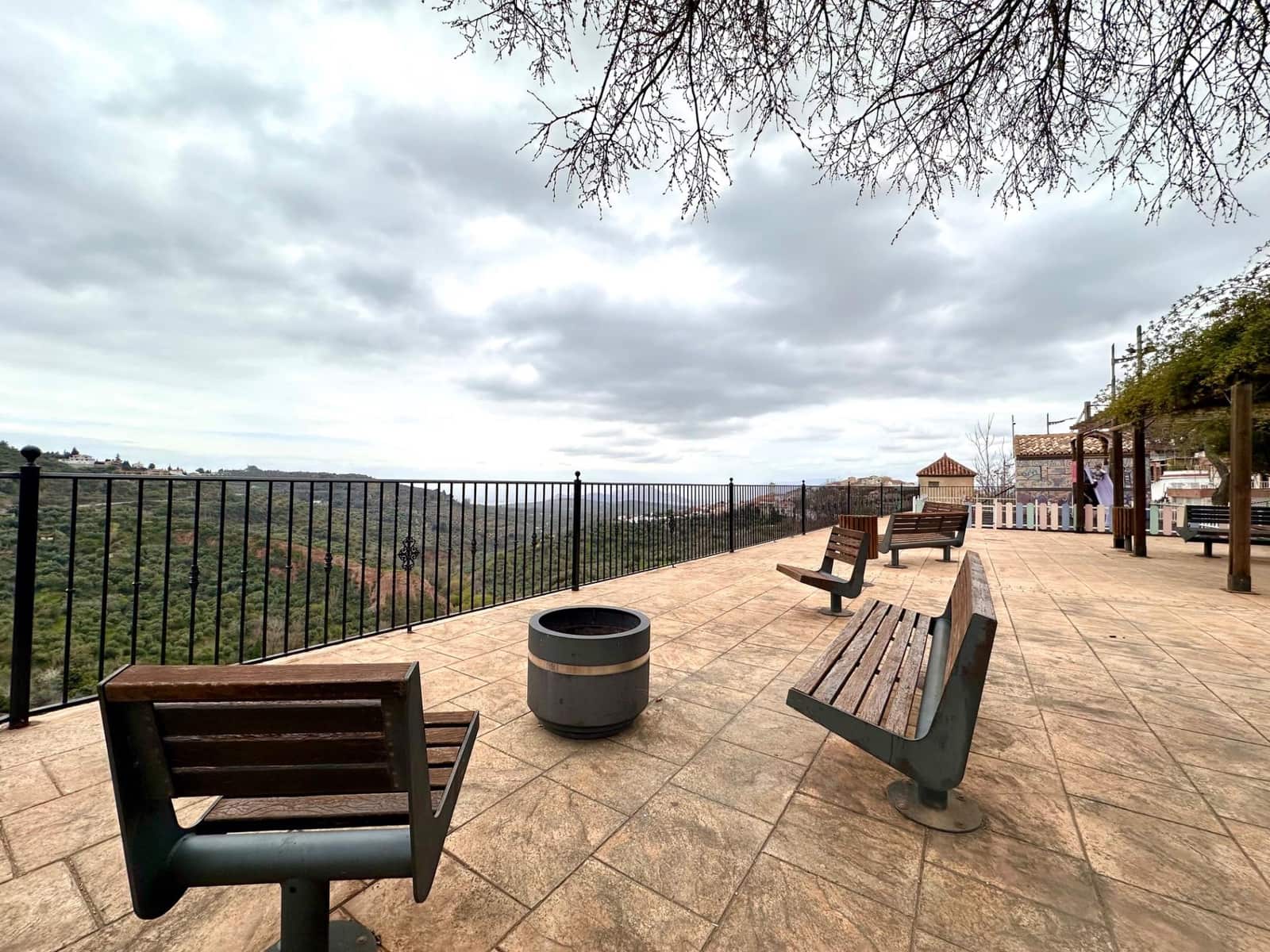 3 bedroom Flat for sale in Cogollos Vega with garage - € 120,000 (Ref: 9711946)