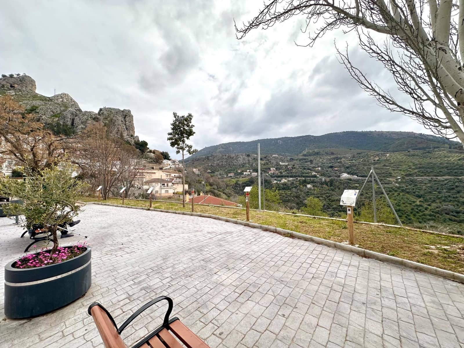 3 bedroom Flat for sale in Cogollos Vega with garage - € 120,000 (Ref: 9711946)