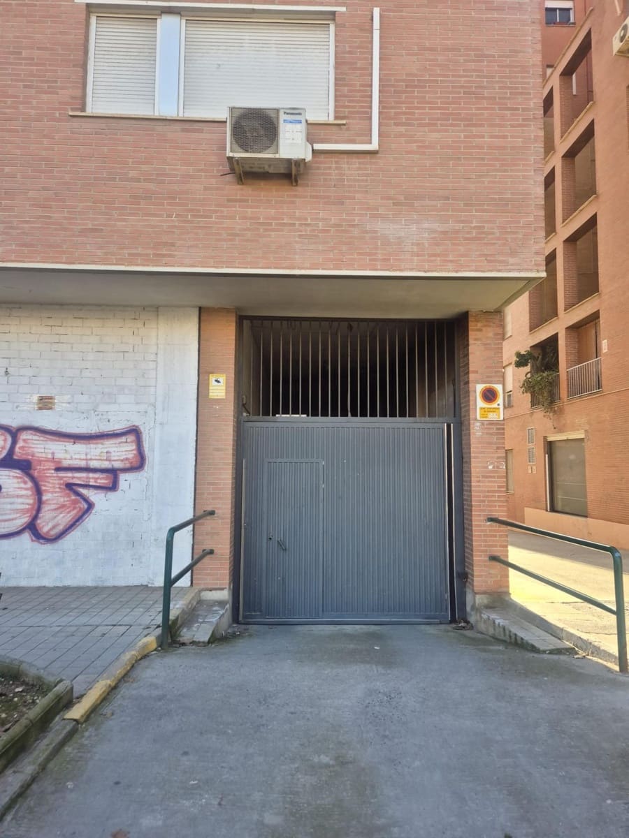 Garage til salg i Granada by - € 8.000 (Ref: 9711947)