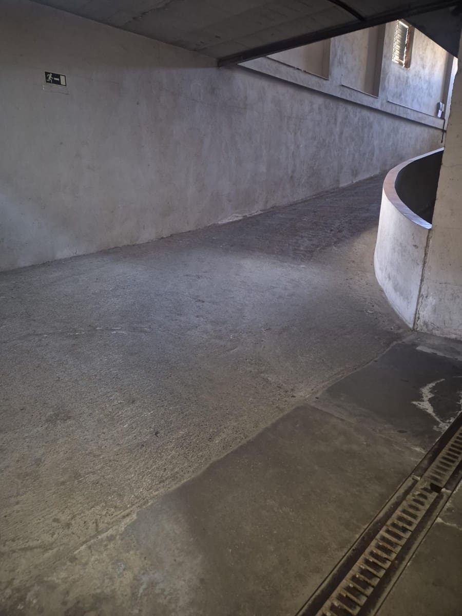 Garage til salg i Granada by - € 8.000 (Ref: 9711947)