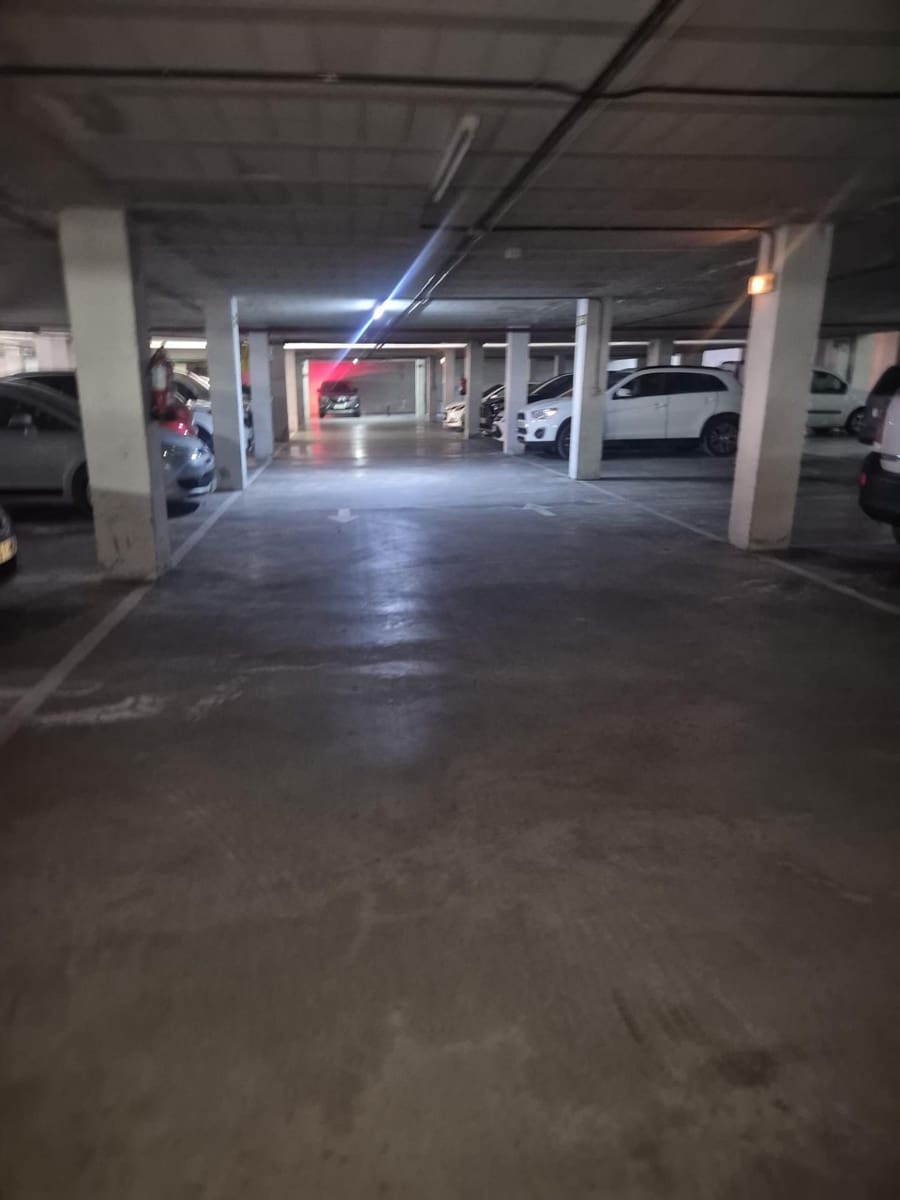 Garage til salg i Granada by - € 8.000 (Ref: 9711947)