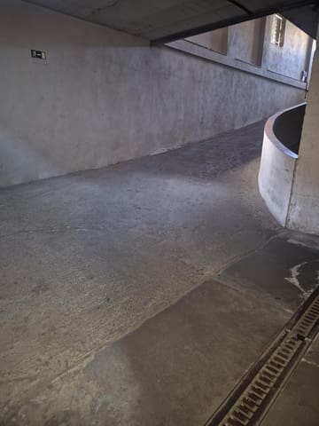 Garage til salg i Granada by - € 8.000 (Ref: 9711947)