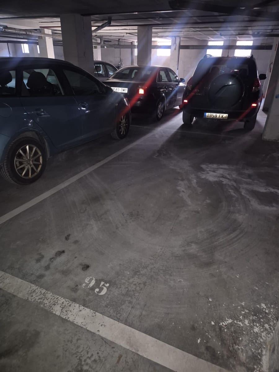 Garage til salg i Granada by - € 8.000 (Ref: 9711947)