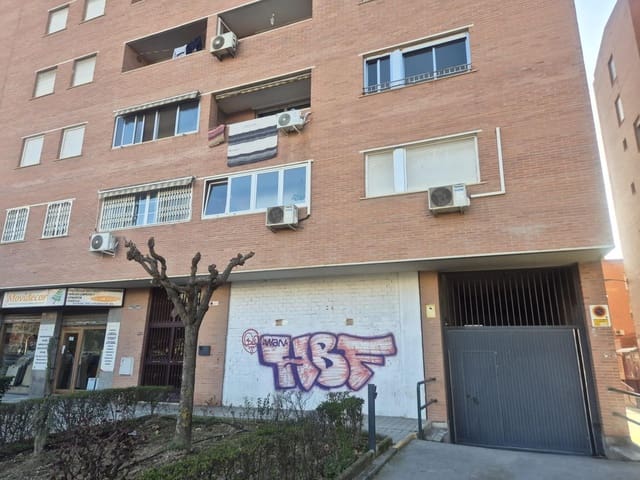 Garage til salg i Granada by - € 8.000 (Ref: 9711947)