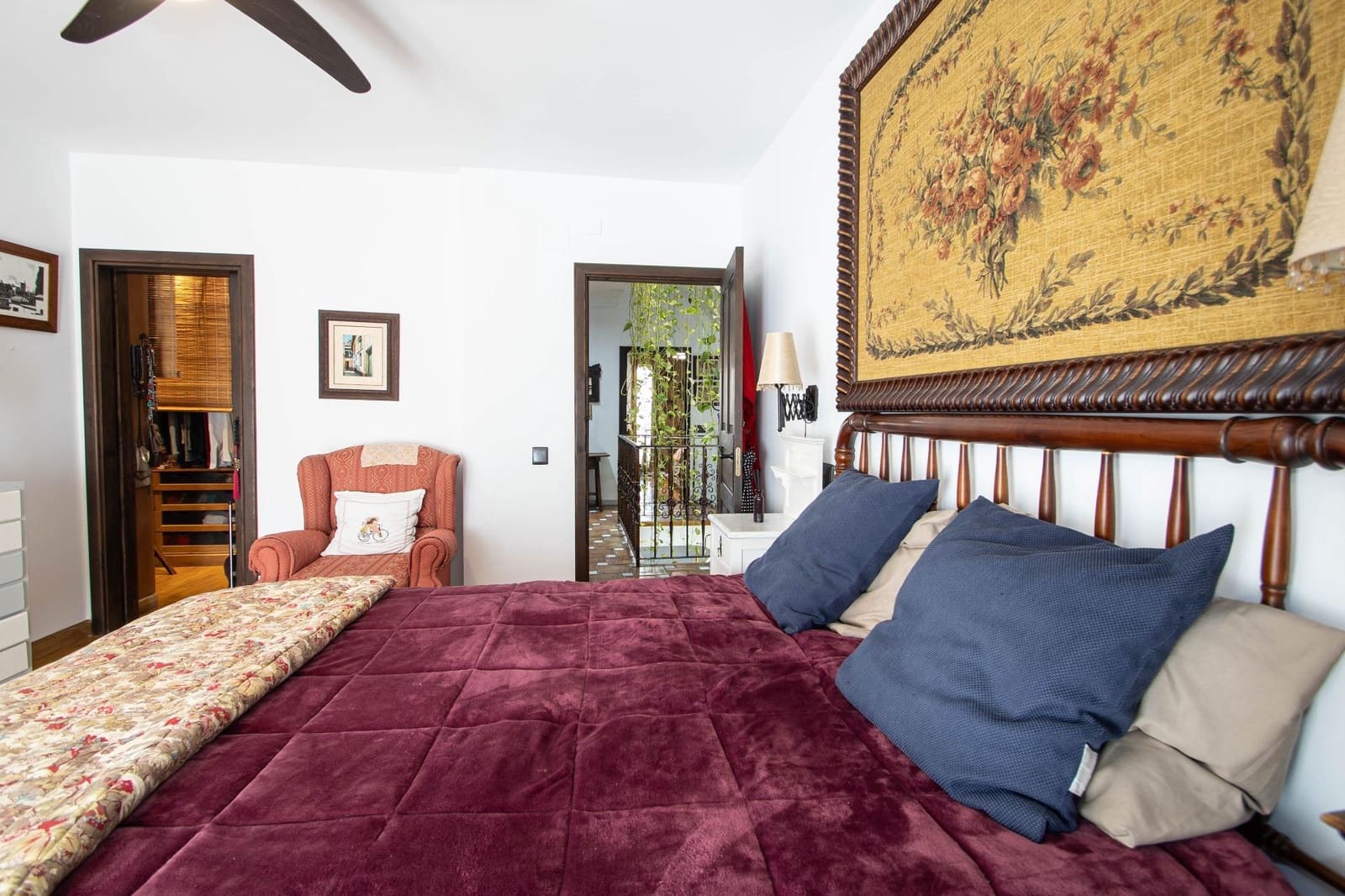 5 bedroom Villa for sale in Peligros with garage - € 498,000 (Ref: 9711948)