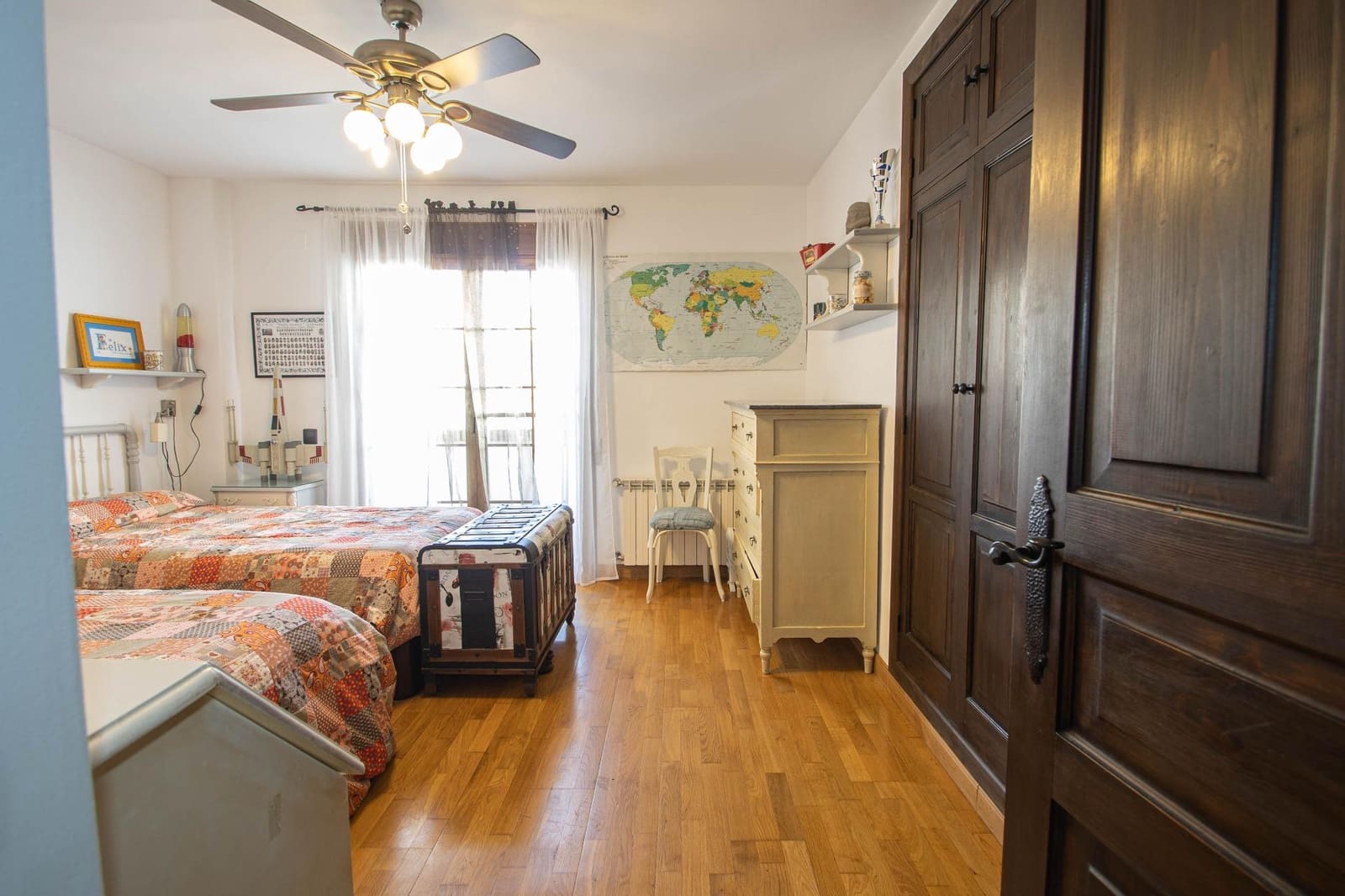 5 bedroom Villa for sale in Peligros with garage - € 498,000 (Ref: 9711948)