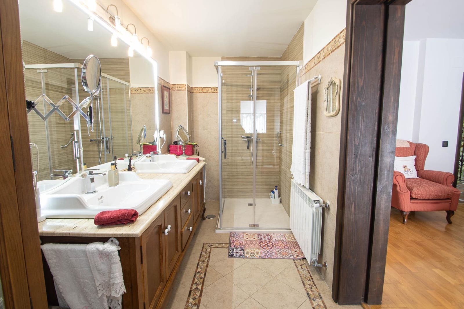 5 bedroom Villa for sale in Peligros with garage - € 498,000 (Ref: 9711948)