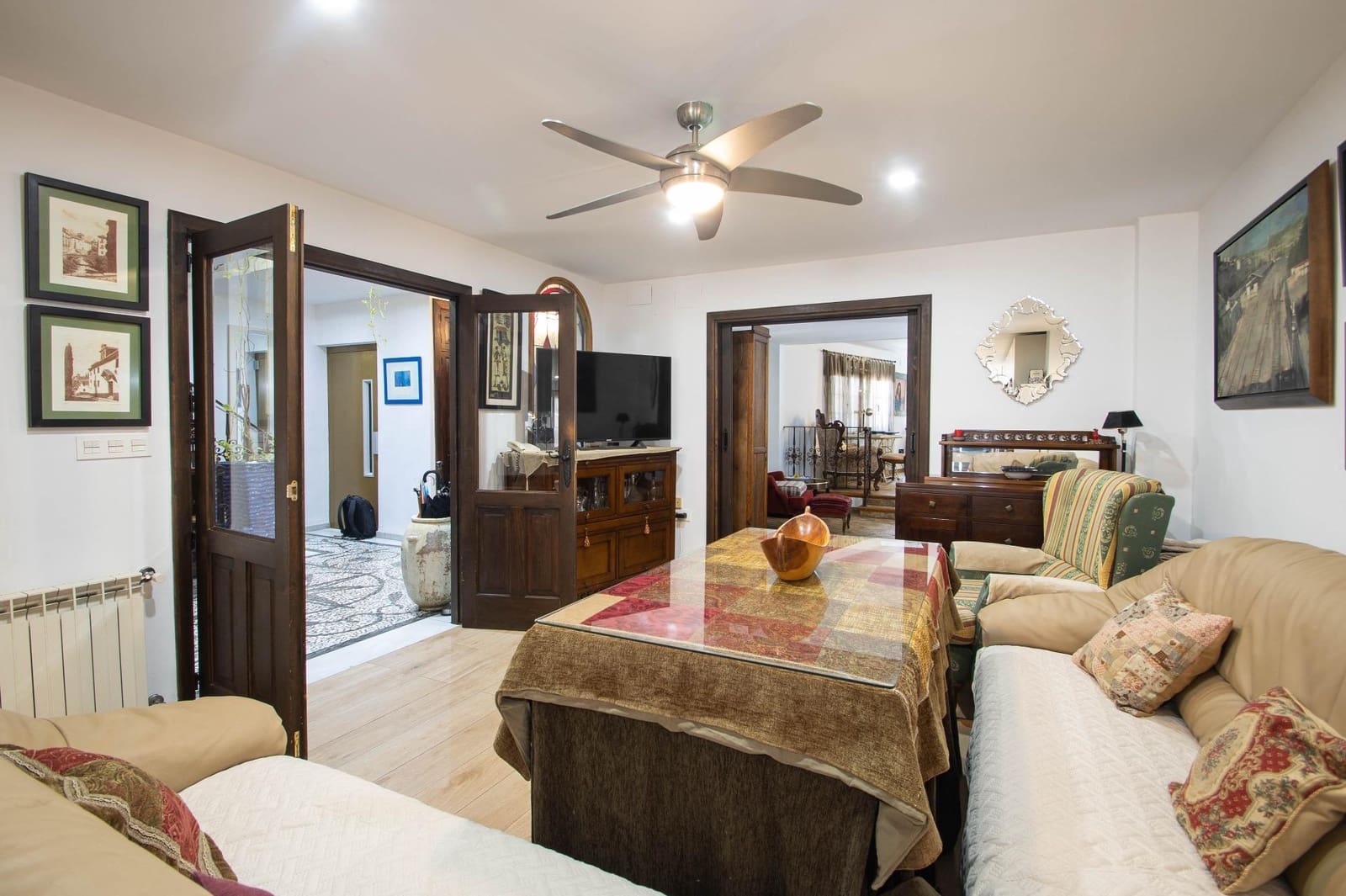 5 bedroom Villa for sale in Peligros with garage - € 498,000 (Ref: 9711948)