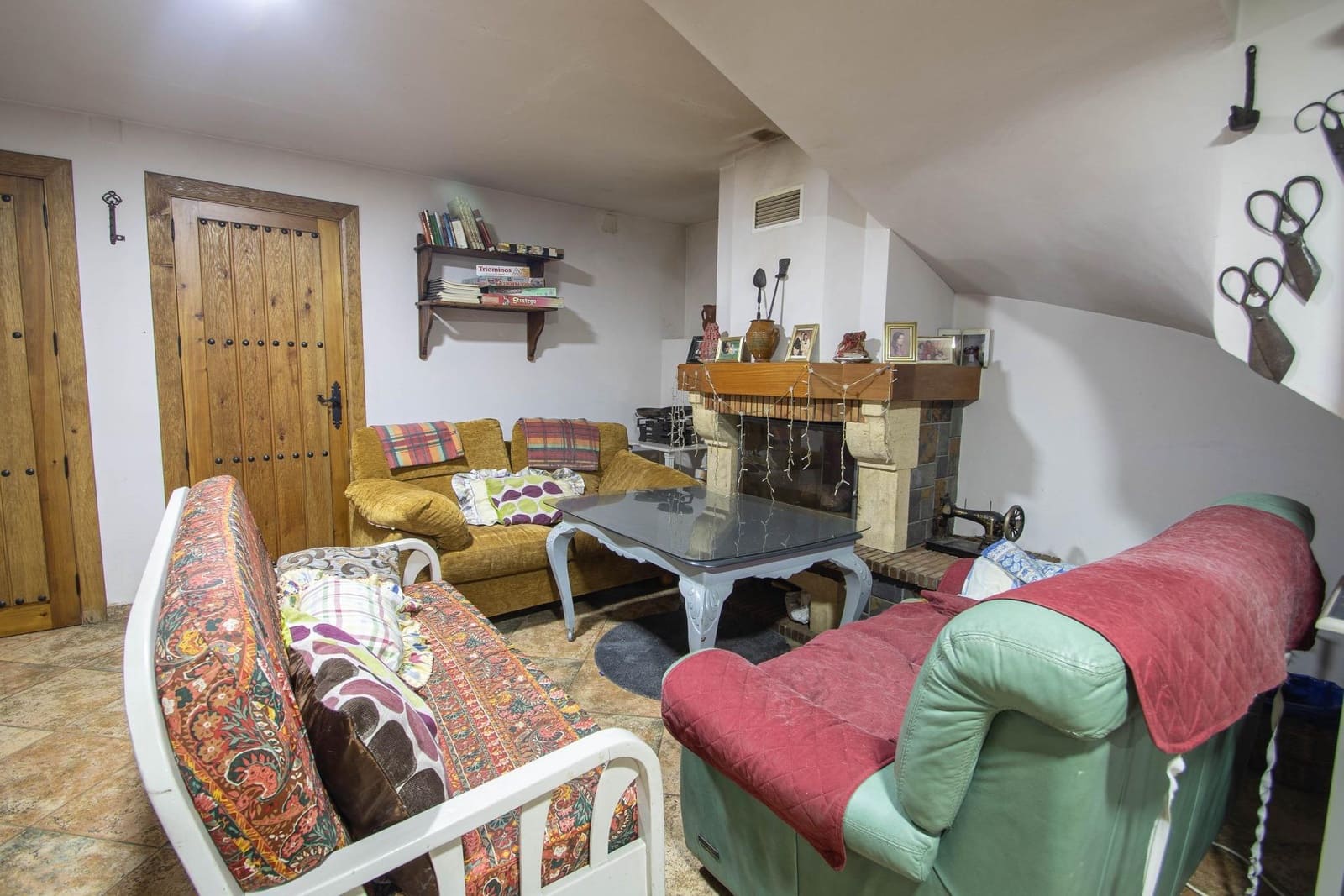 5 bedroom Villa for sale in Peligros with garage - € 498,000 (Ref: 9711948)