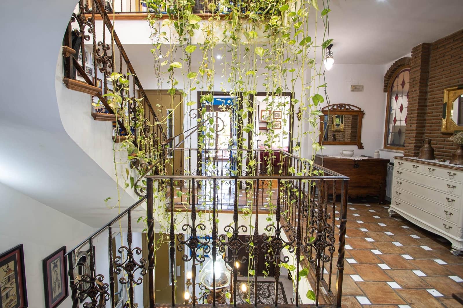 5 bedroom Villa for sale in Peligros with garage - € 498,000 (Ref: 9711948)