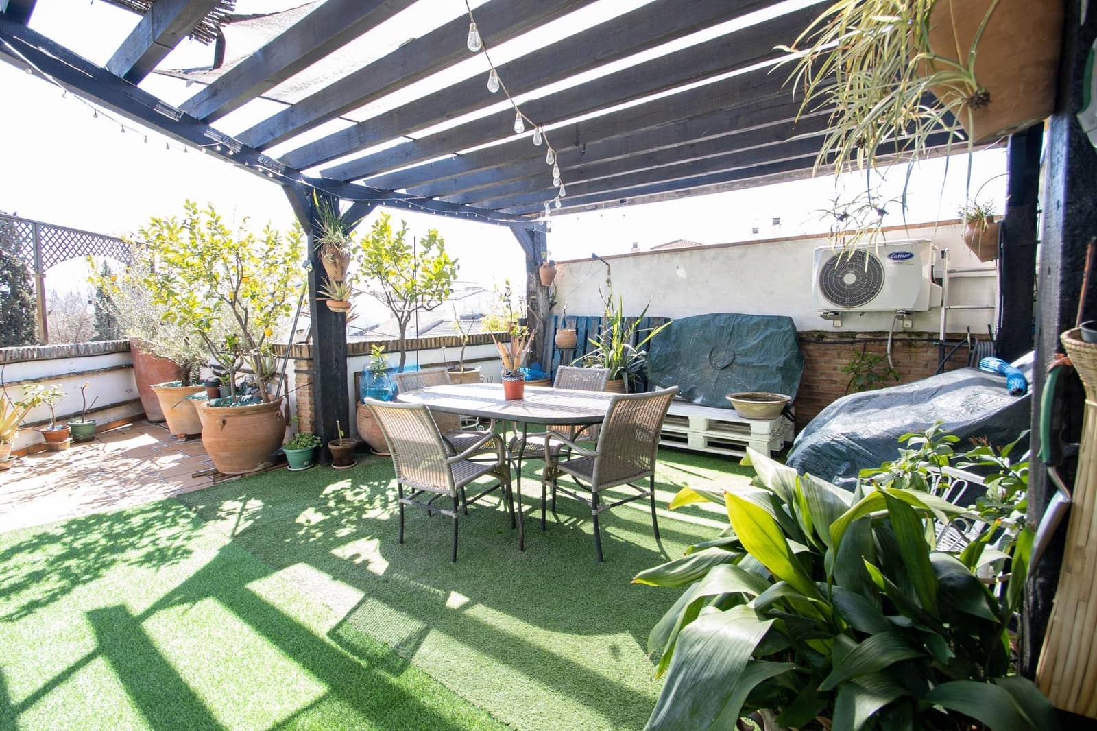 5 bedroom Villa for sale in Peligros with garage - € 498,000 (Ref: 9711948)