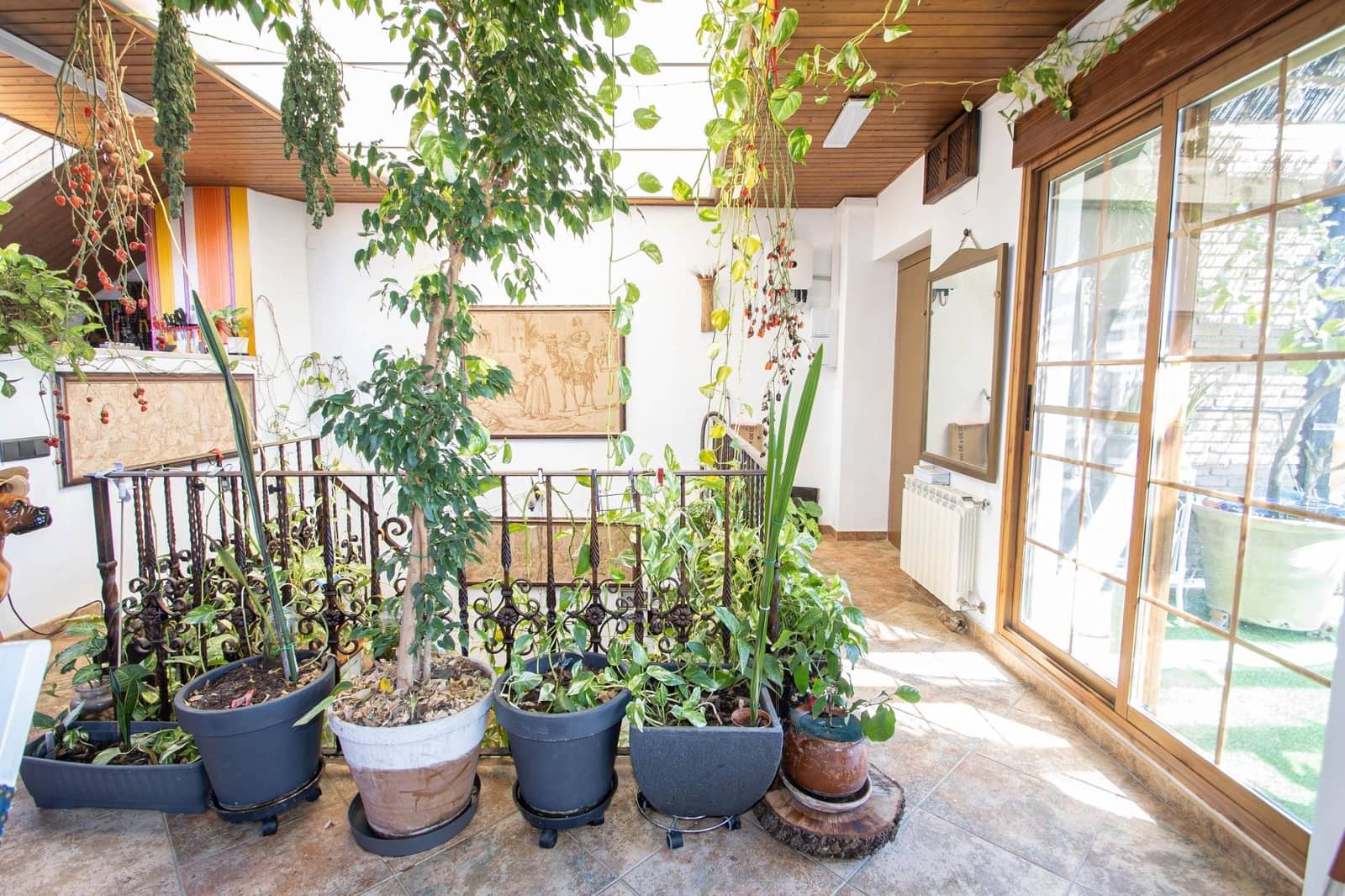 5 bedroom Villa for sale in Peligros with garage - € 498,000 (Ref: 9711948)