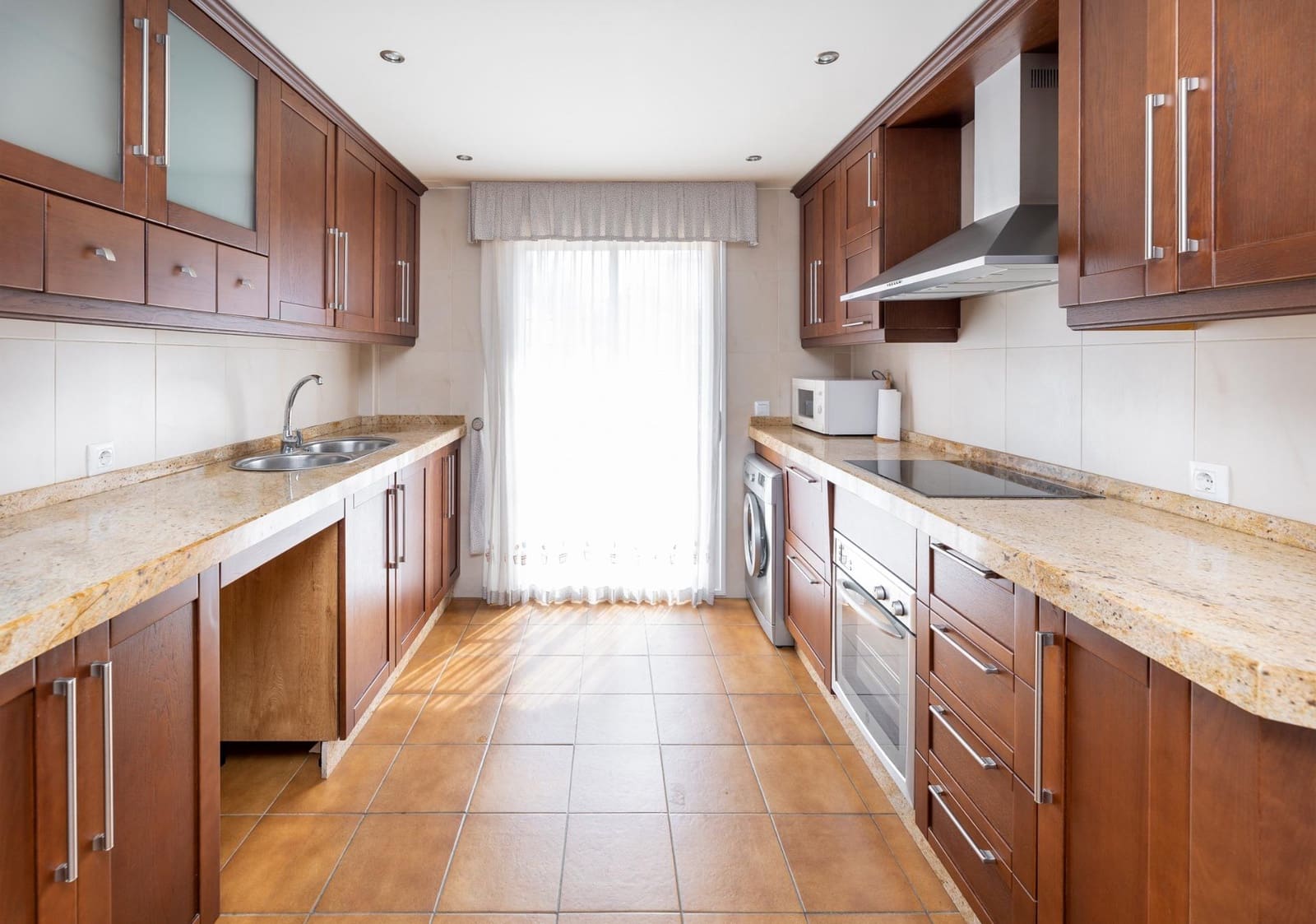 Chalet de 3 habitaciones en Ogíjares en venta con garaje - 329.000 € (Ref: 9711949)