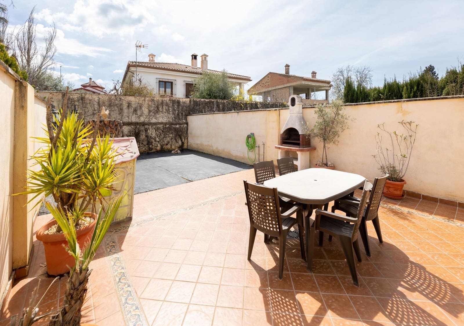 Chalet de 3 habitaciones en Ogíjares en venta con garaje - 329.000 € (Ref: 9711949)