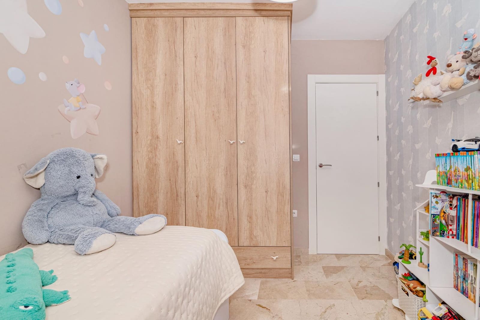 3 bedroom Semi-detached Villa for sale in Peligros with pool garage - € 318,000 (Ref: 9711950)