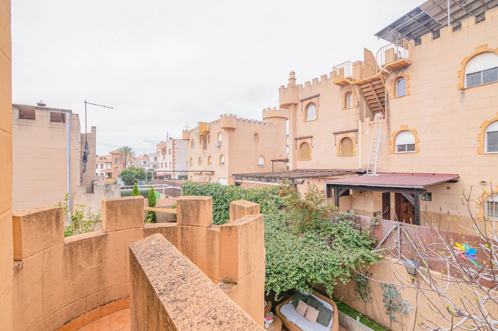 3 bedroom Semi-detached Villa for sale in Peligros with pool garage - € 318,000 (Ref: 9711950)