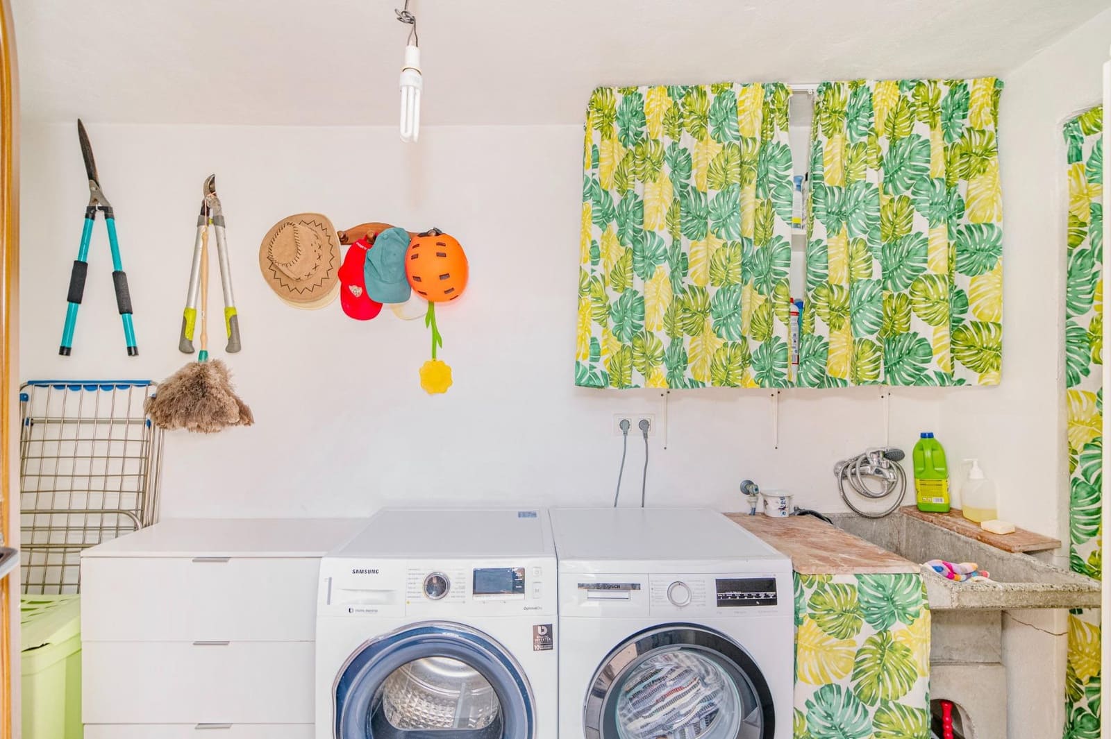 3 bedroom Semi-detached Villa for sale in Peligros with pool garage - € 318,000 (Ref: 9711950)