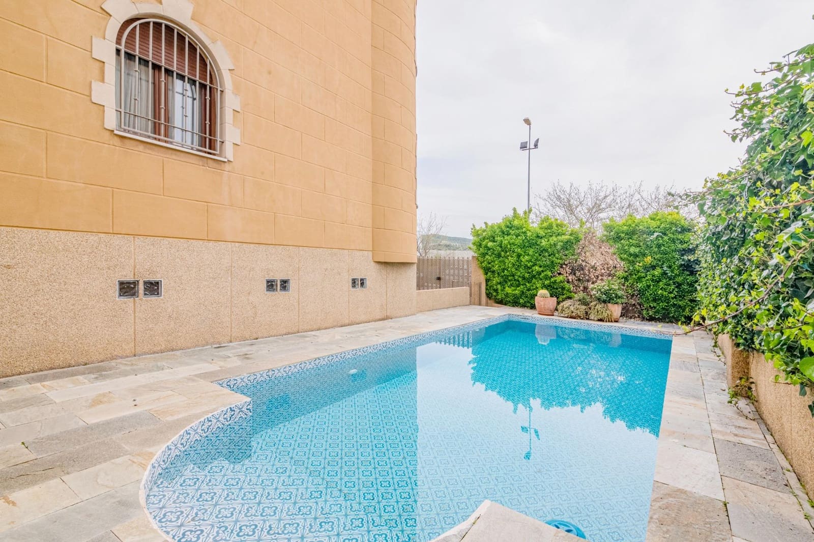 3 bedroom Semi-detached Villa for sale in Peligros with pool garage - € 318,000 (Ref: 9711950)