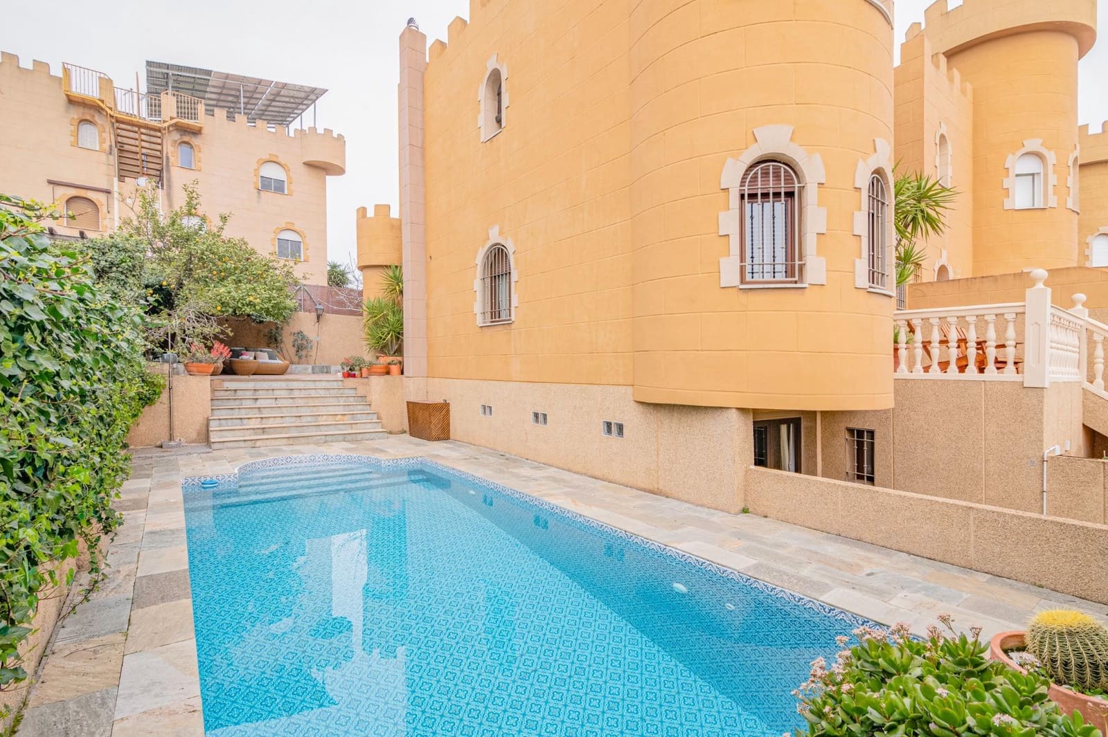 3 bedroom Semi-detached Villa for sale in Peligros with pool garage - € 318,000 (Ref: 9711950)