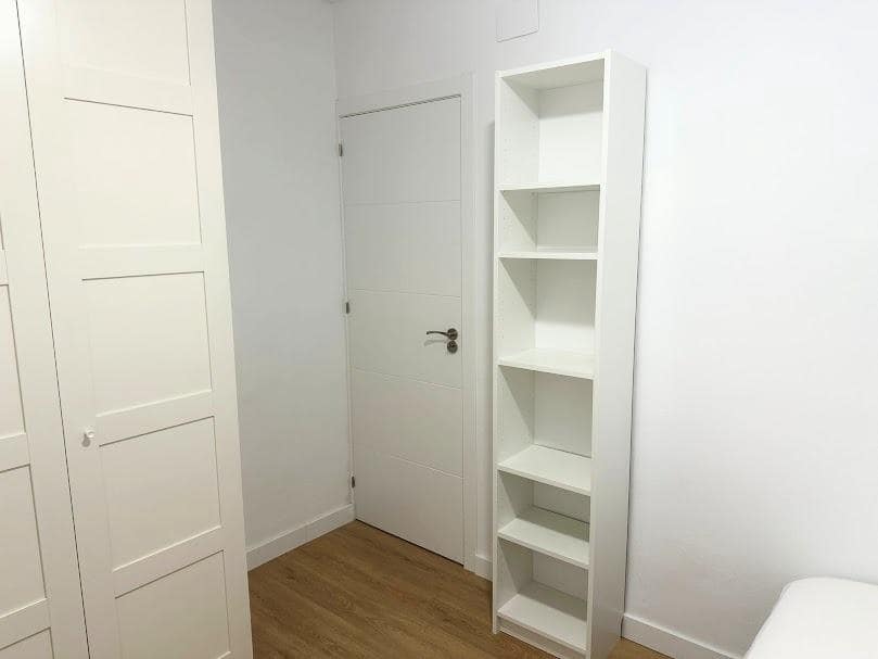 4 soveværelse Lejlighed til leje i Granada by - € 250 (Ref: 9714913)