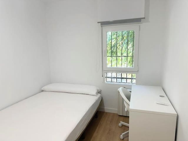4 camera da letto Appartamento da affittare in Granada città - 250 € (Rif: 9714913)