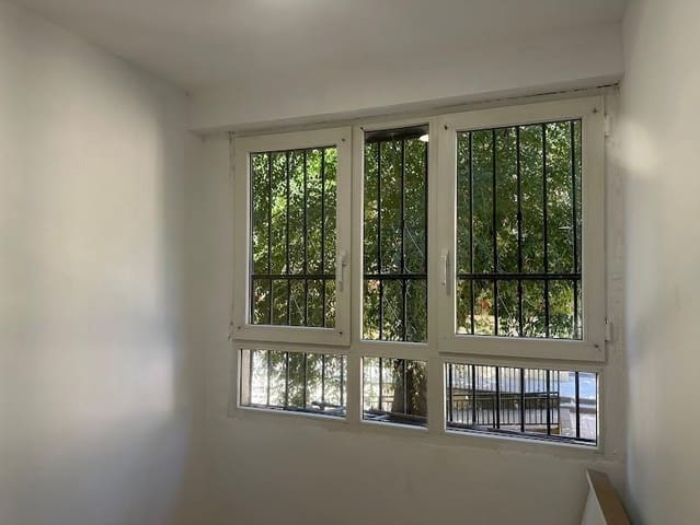 4 camera da letto Appartamento da affittare in Granada città - 250 € (Rif: 9714913)