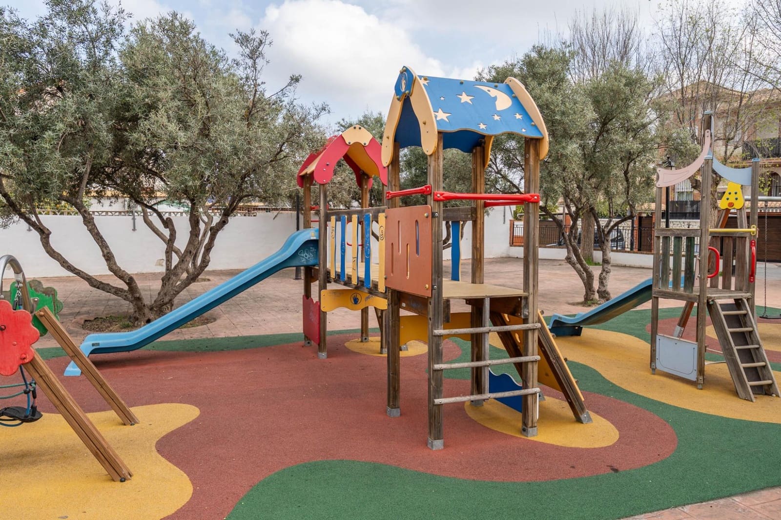 3 bedroom Villa for sale in Cullar Vega with pool garage - € 450,000 (Ref: 9719904)