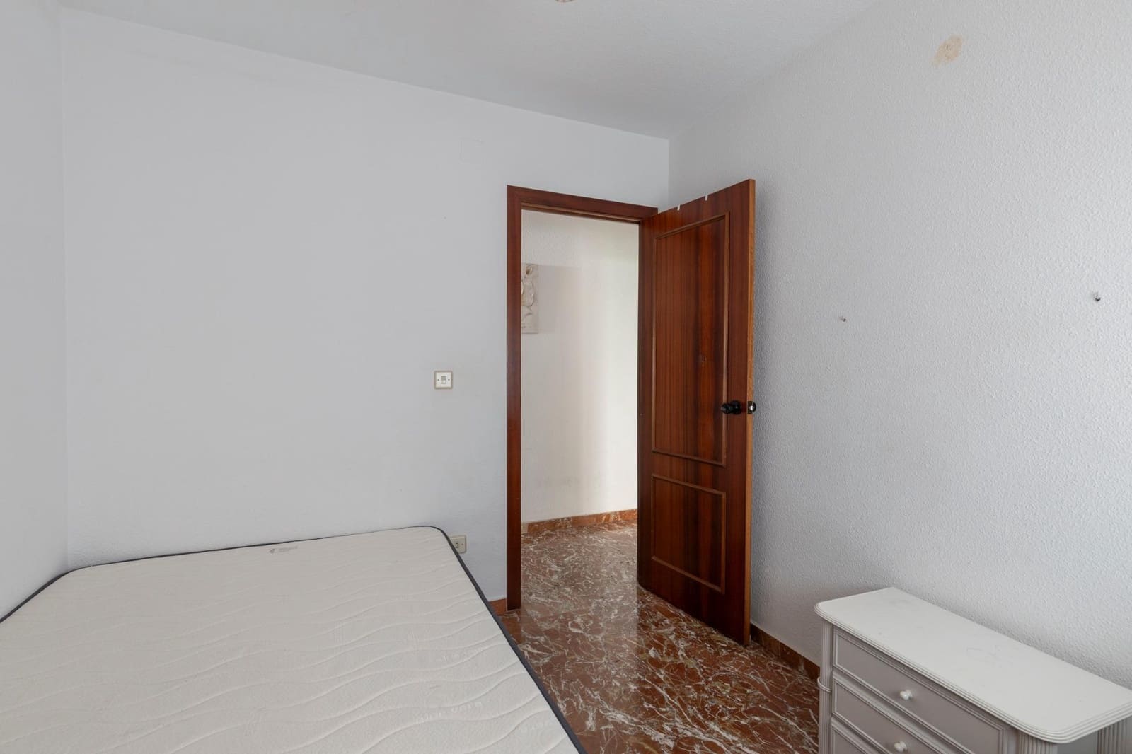 4 bedroom Flat for sale in Loja - € 119,000 (Ref: 9721670)