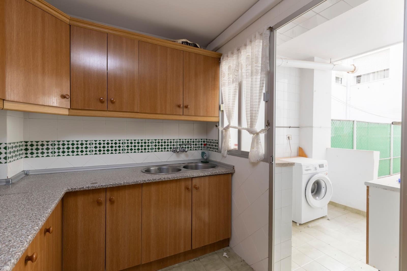 4 bedroom Flat for sale in Loja - € 119,000 (Ref: 9721670)