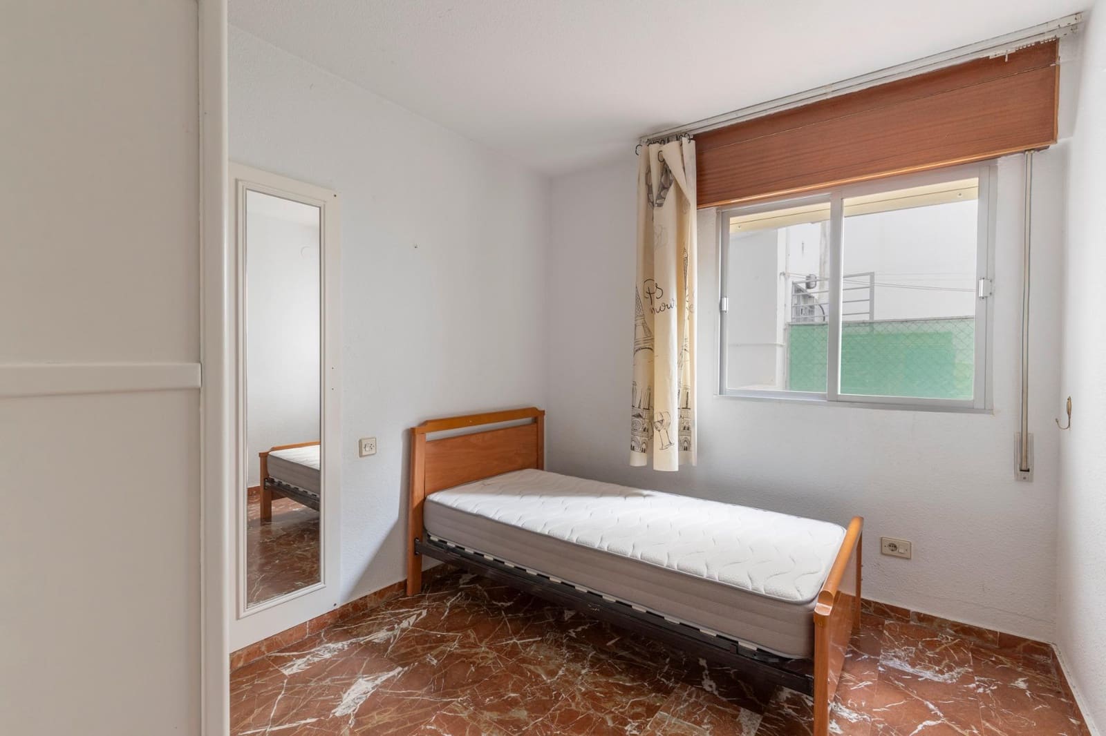 4 bedroom Flat for sale in Loja - € 119,000 (Ref: 9721670)