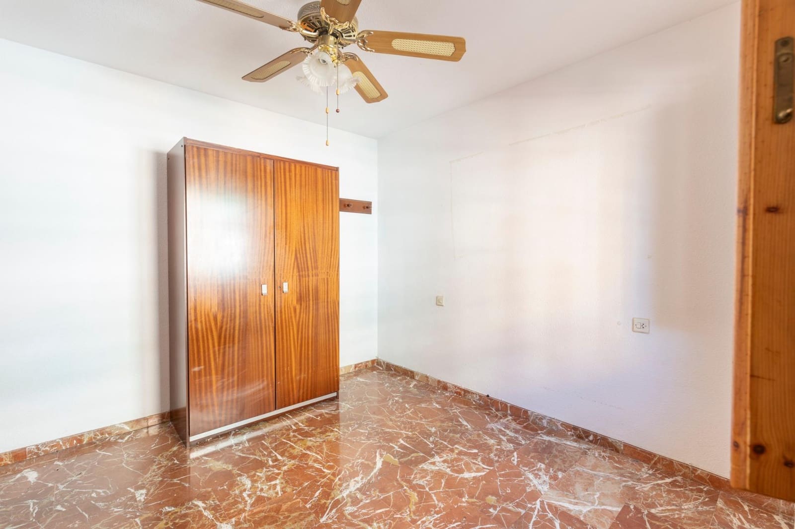 4 bedroom Flat for sale in Loja - € 119,000 (Ref: 9721670)