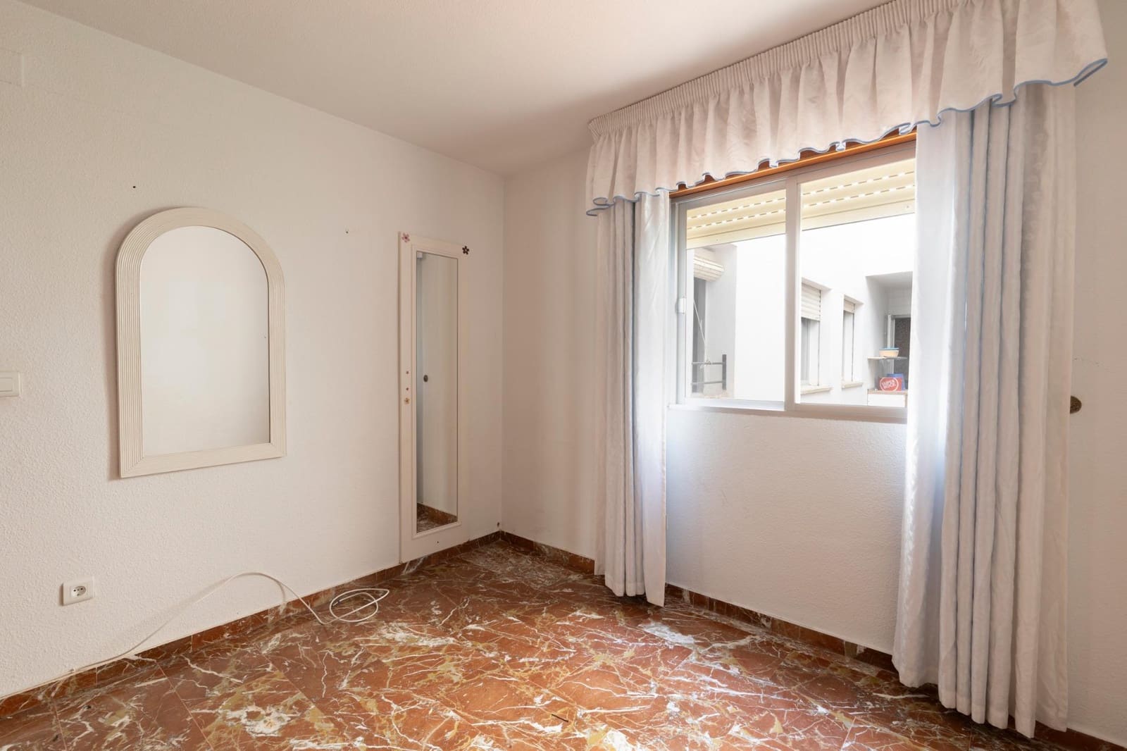 4 bedroom Flat for sale in Loja - € 119,000 (Ref: 9721670)