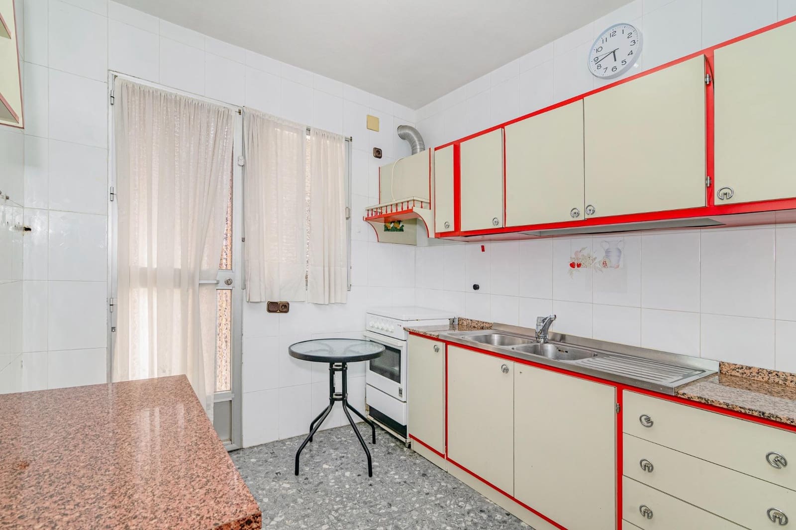 4 bedroom Villa for sale in Peligros with pool - € 395,000 (Ref: 9732080)