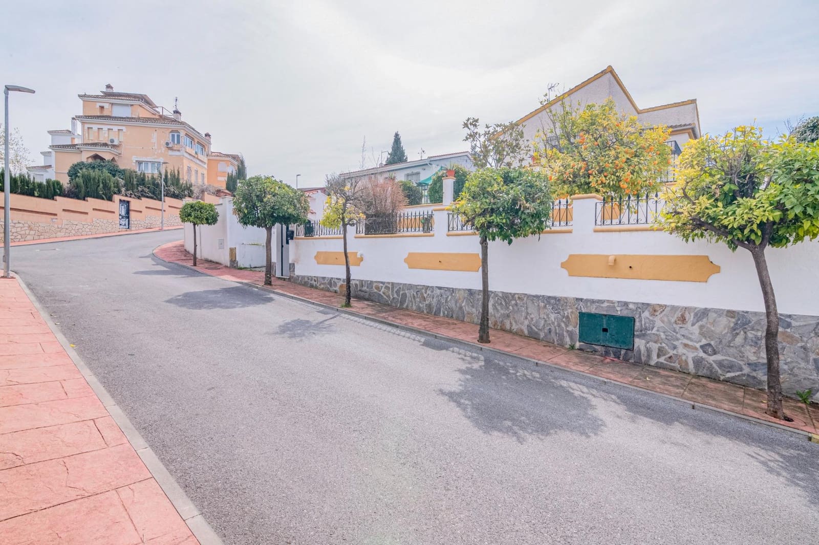 4 bedroom Villa for sale in Peligros with pool - € 395,000 (Ref: 9732080)