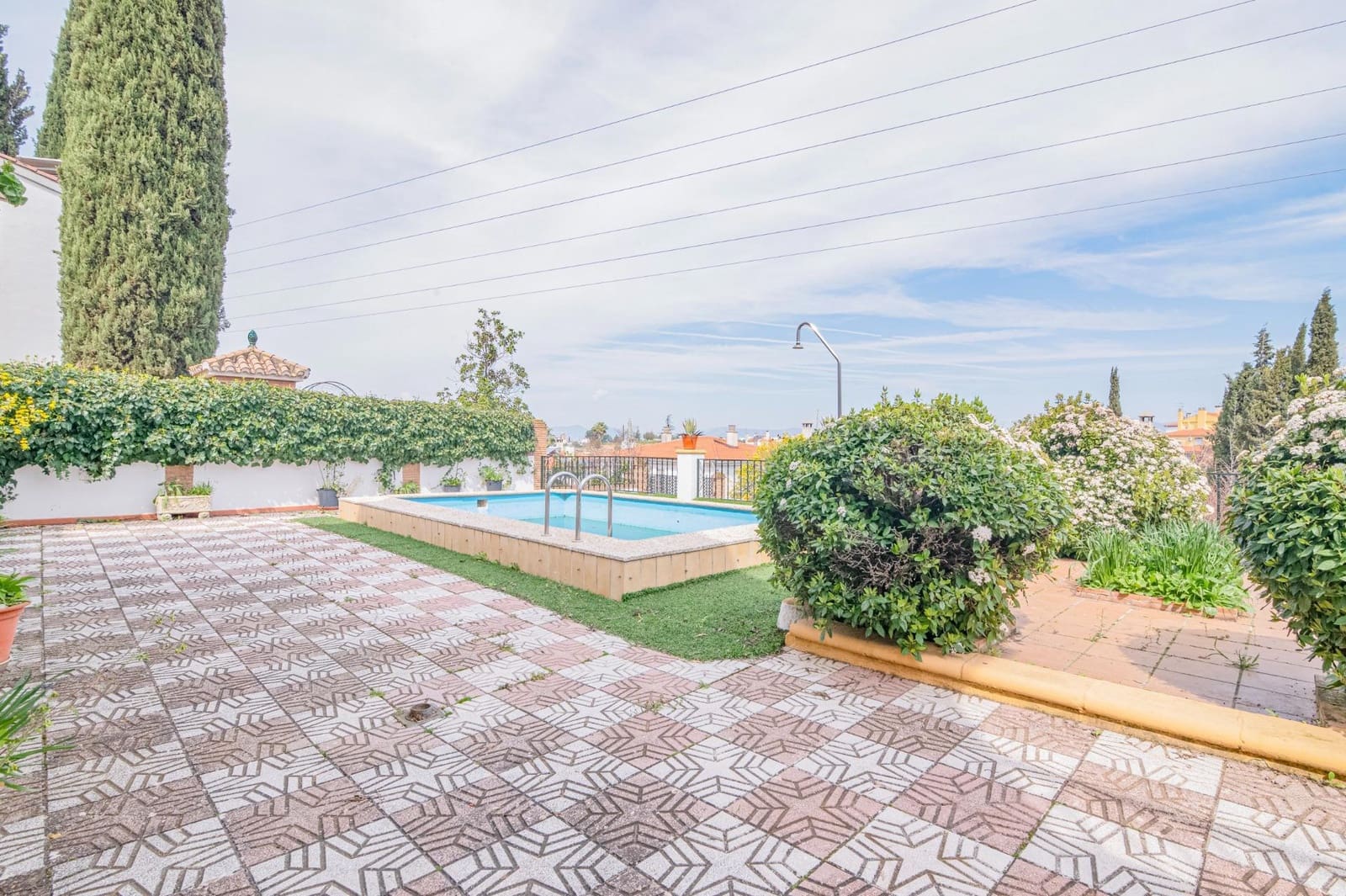 4 bedroom Villa for sale in Peligros with pool - € 395,000 (Ref: 9732080)