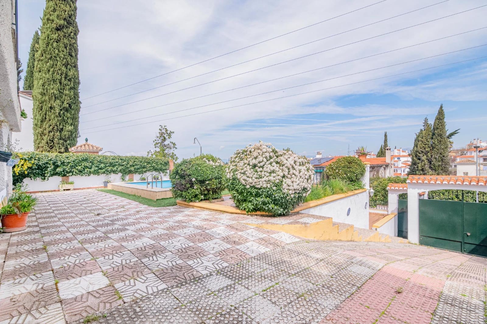 4 bedroom Villa for sale in Peligros with pool - € 395,000 (Ref: 9732080)