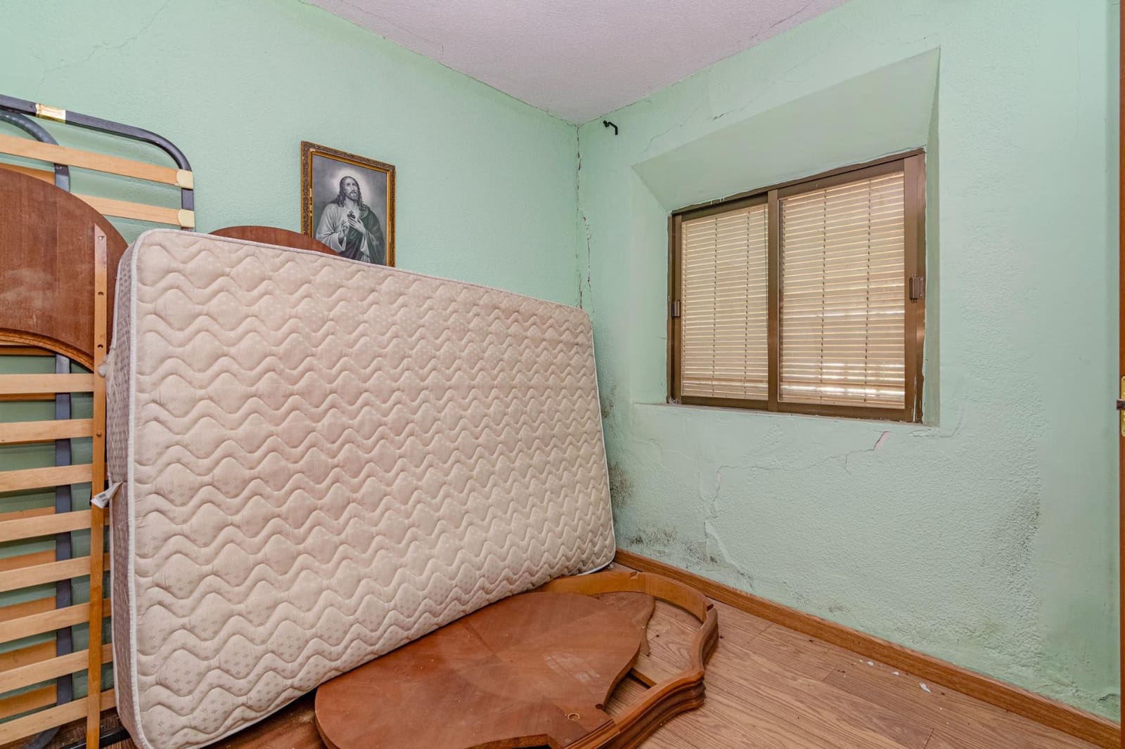 5 bedroom Finca/Country House for sale in Illora - € 44,000 (Ref: 9735569)