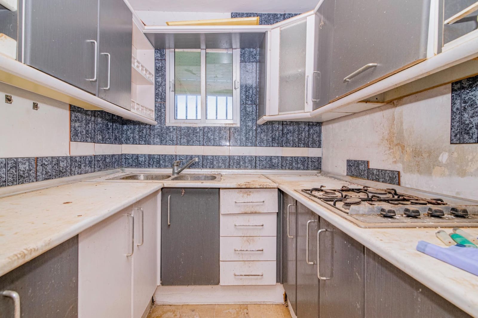 5 bedroom Finca/Country House for sale in Illora - € 44,000 (Ref: 9735569)