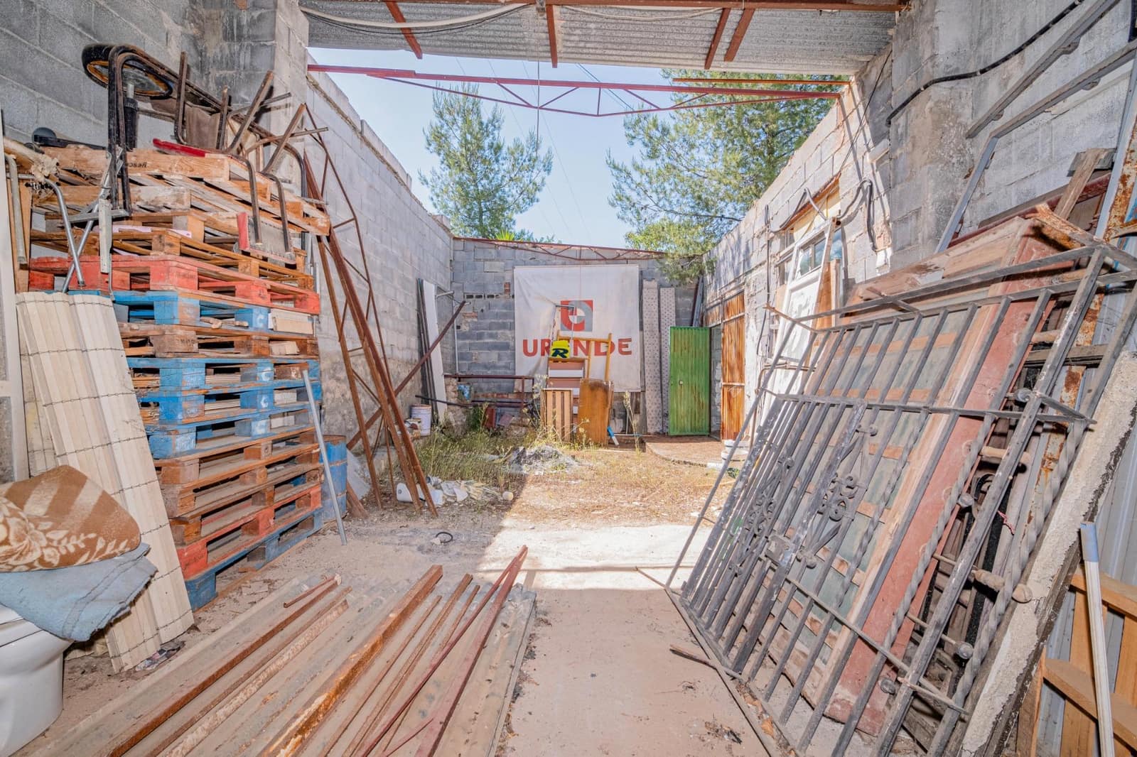 5 bedroom Finca/Country House for sale in Illora - € 44,000 (Ref: 9735569)