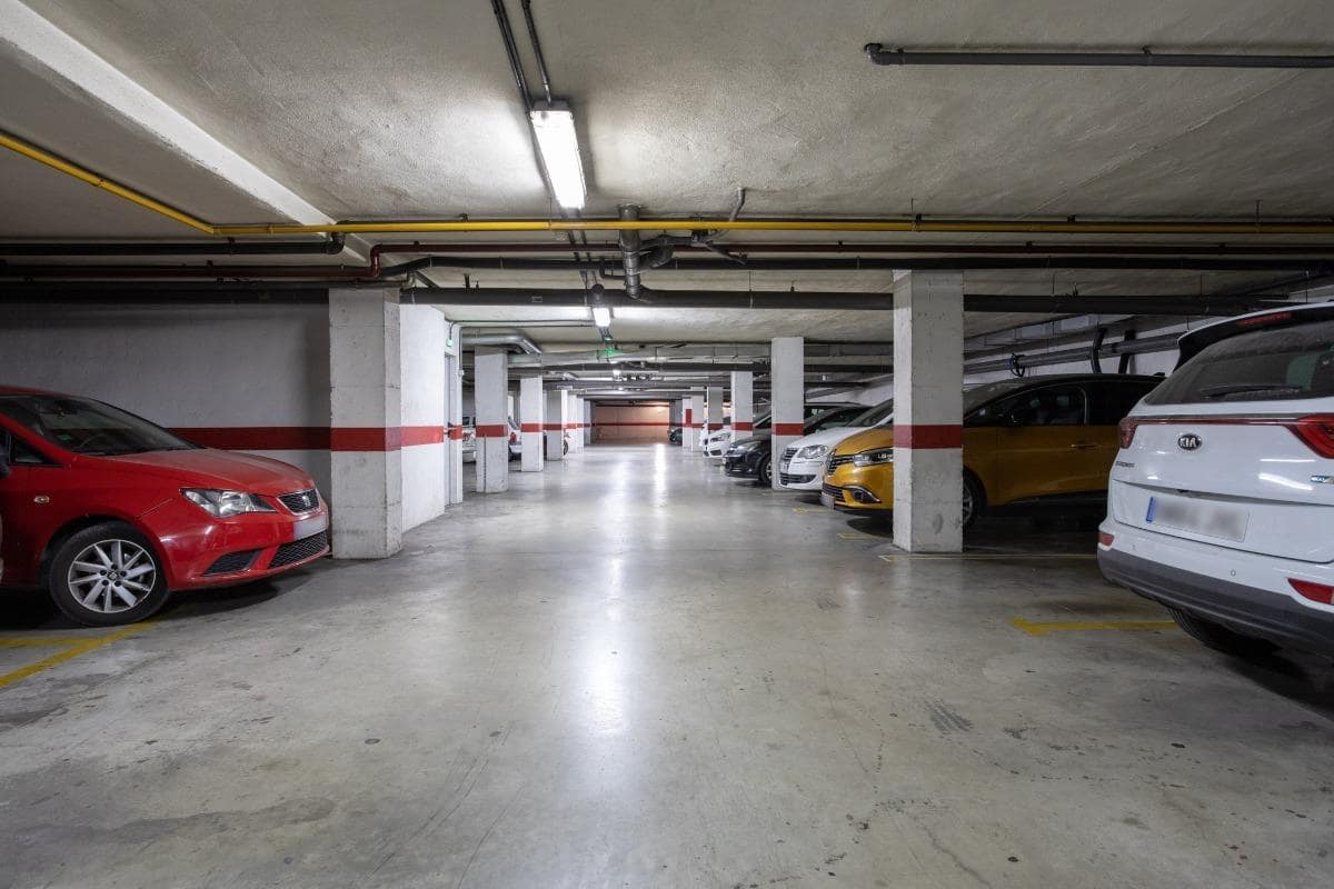 3 bedroom Flat for sale in Granada city with garage - € 70,000 (Ref: 9735570)