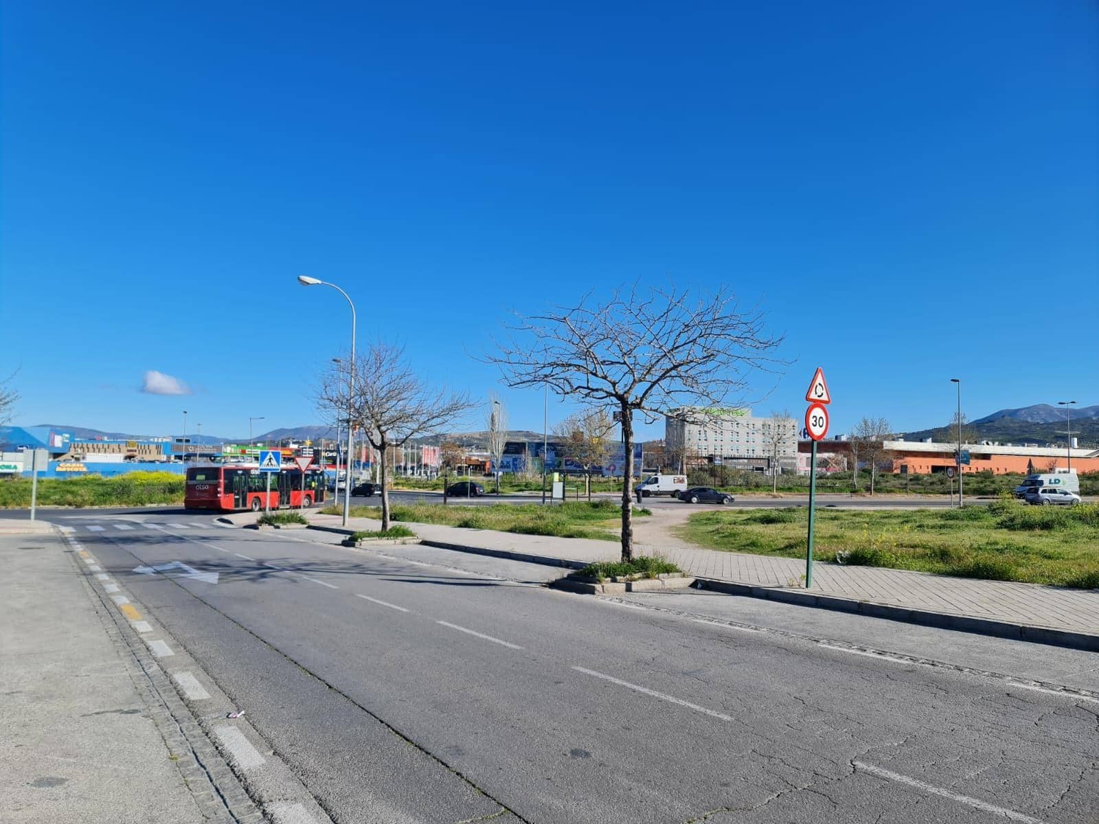 3 bedroom Flat for sale in Granada city with garage - € 70,000 (Ref: 9735570)