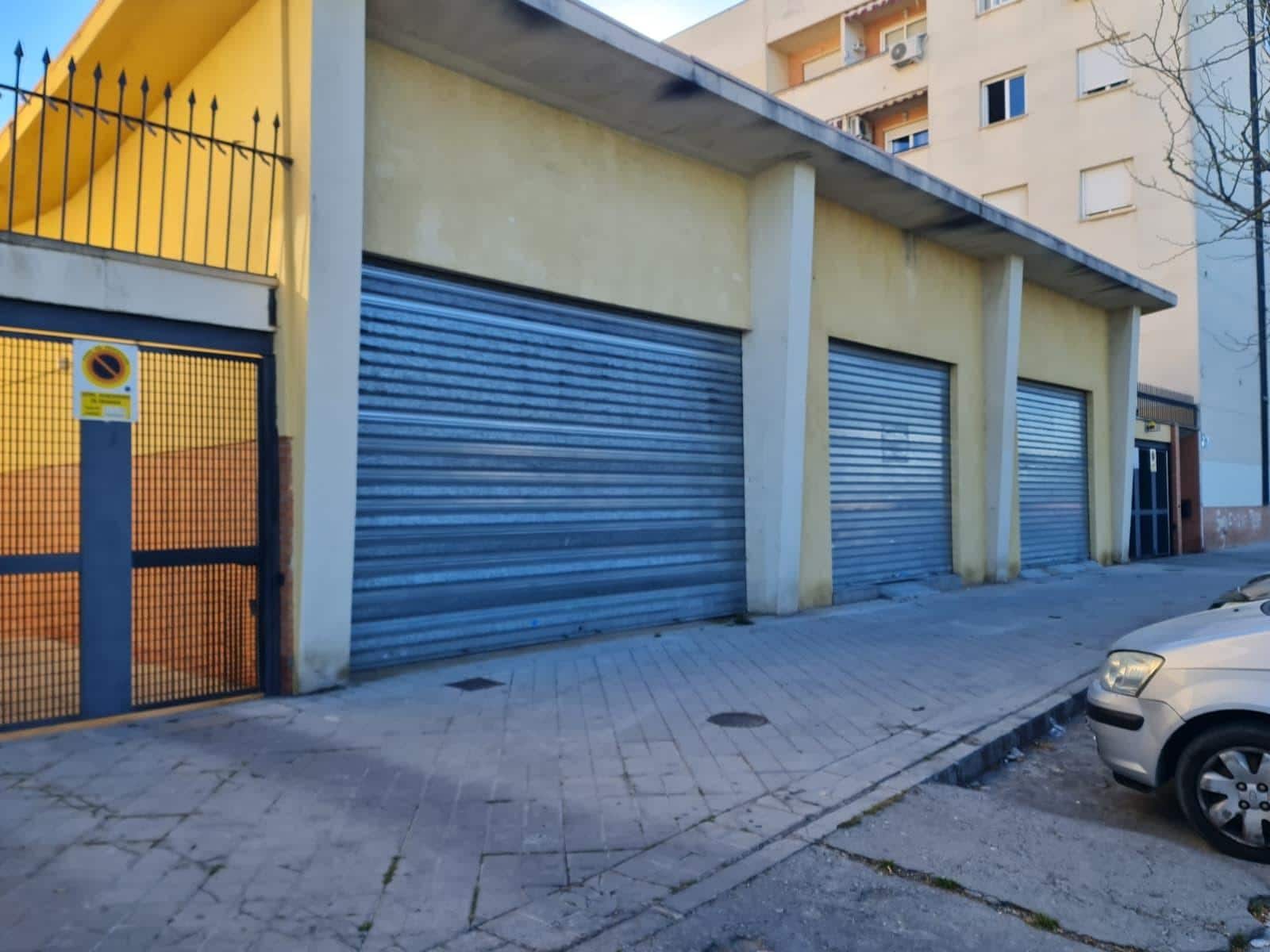 3 bedroom Flat for sale in Granada city with garage - € 70,000 (Ref: 9735570)