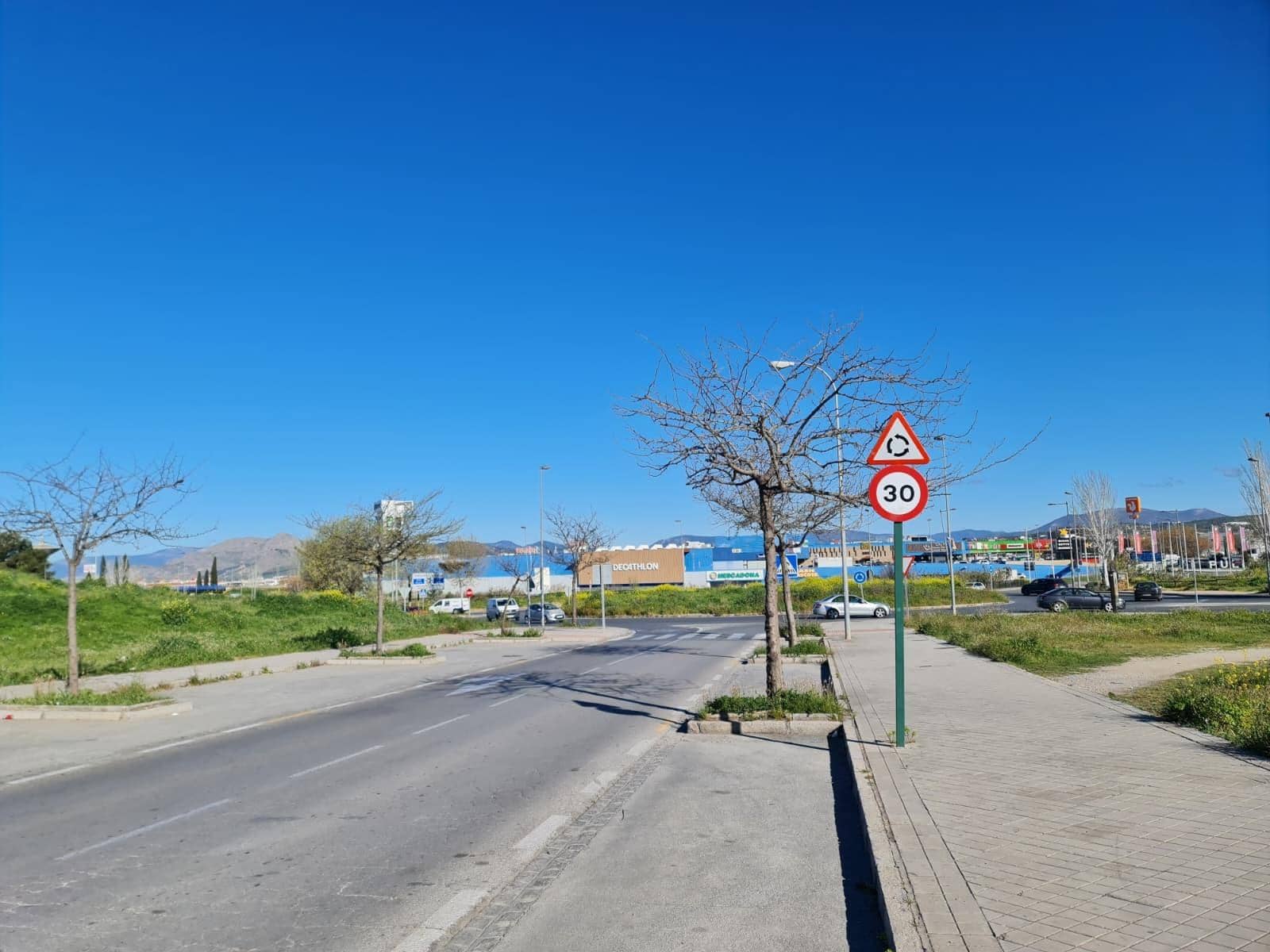 3 bedroom Flat for sale in Granada city with garage - € 70,000 (Ref: 9735570)