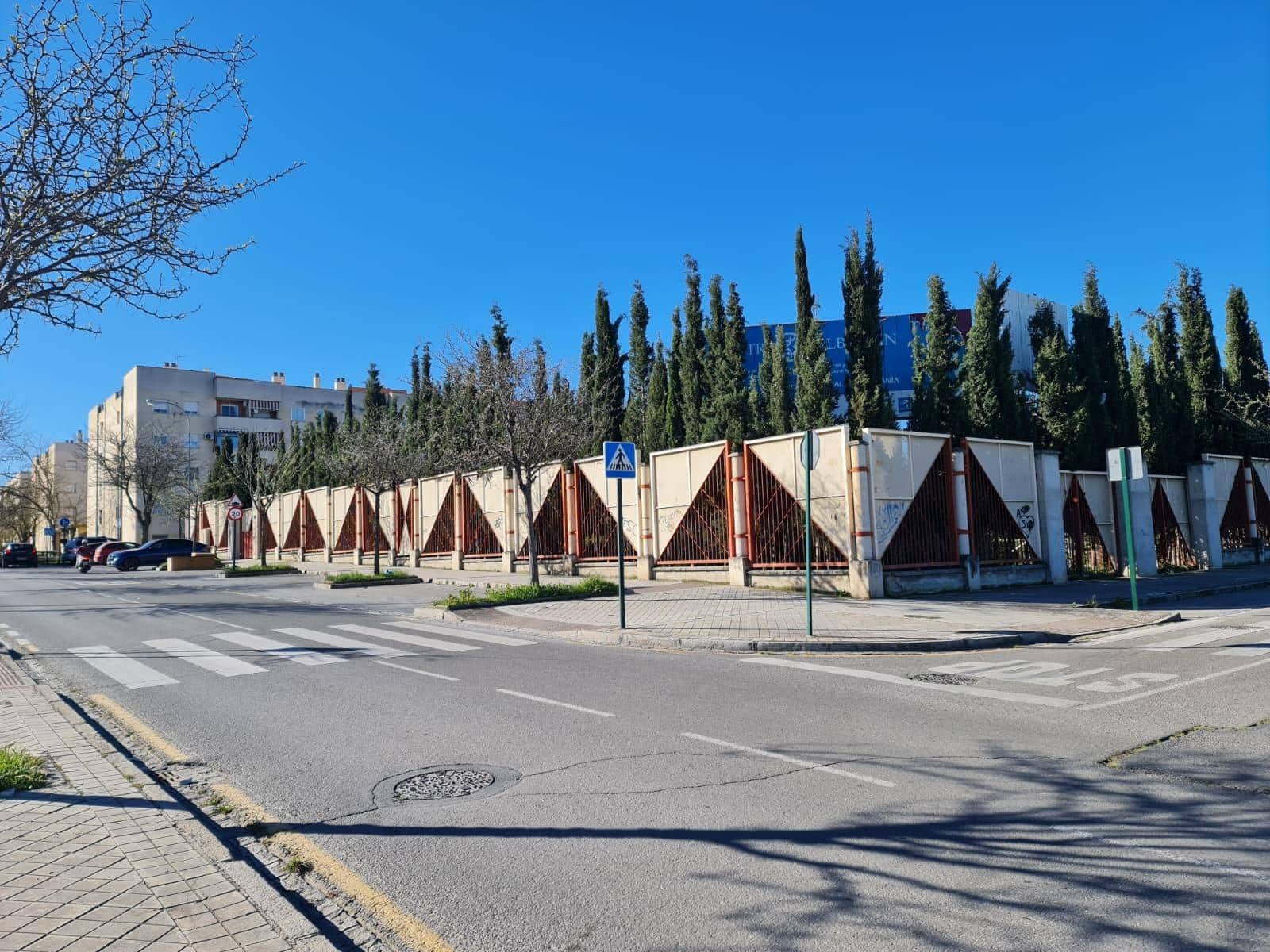 3 bedroom Flat for sale in Granada city with garage - € 70,000 (Ref: 9735570)