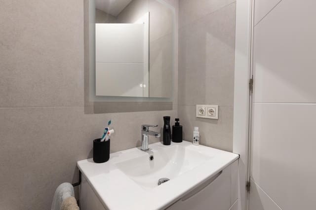 3 slaapkamer Flat te koop in Granada stad - € 185.000 (Ref: 9735572)