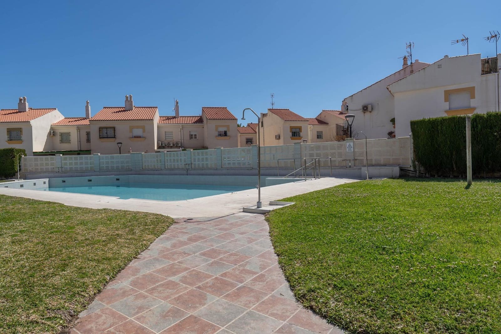 3 bedroom Apartment for sale in Salobrena with pool - € 320,000 (Ref: 9738538)