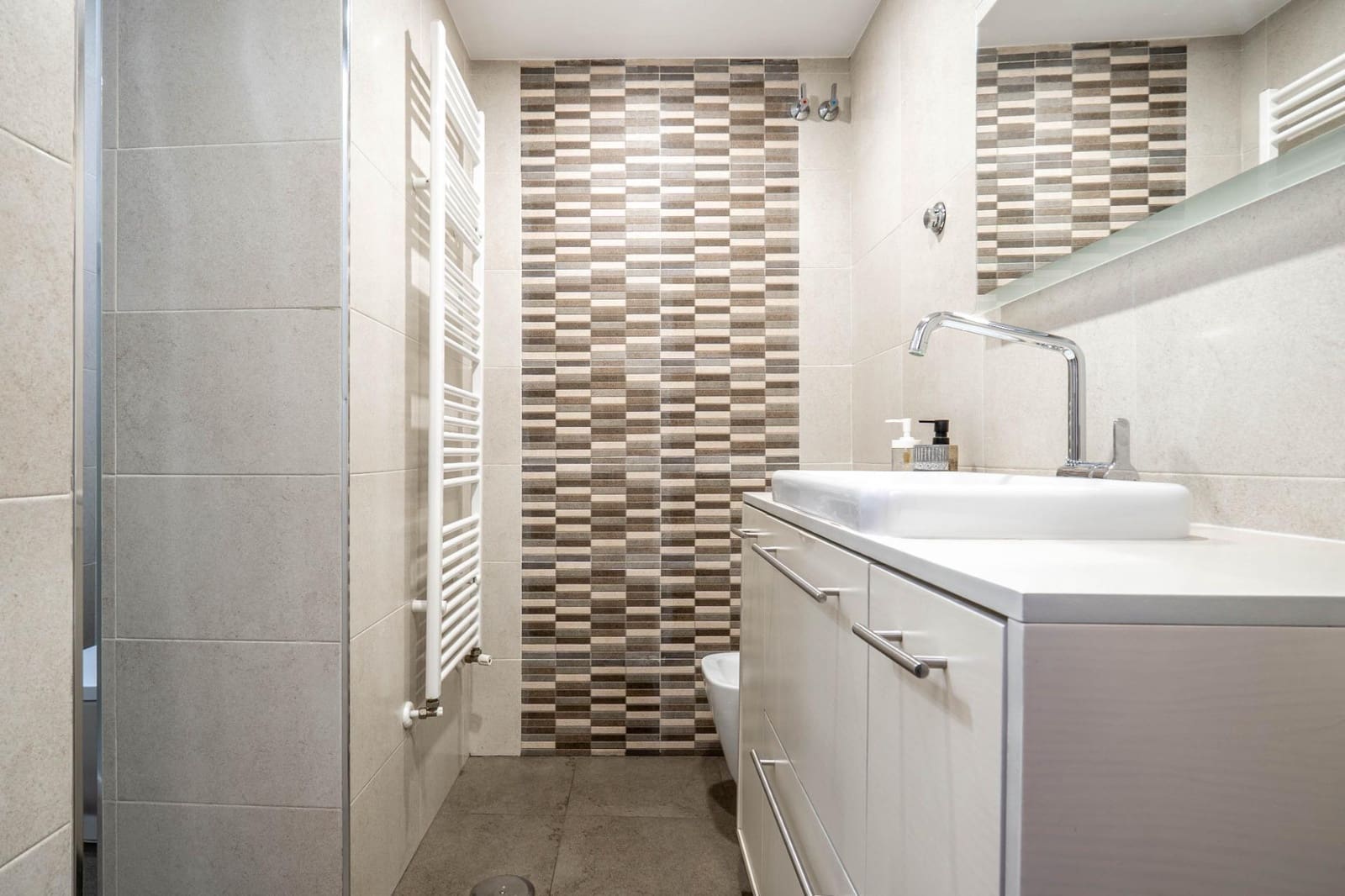 4 bedroom Villa for sale in Padul with garage - € 260,000 (Ref: 9738540)