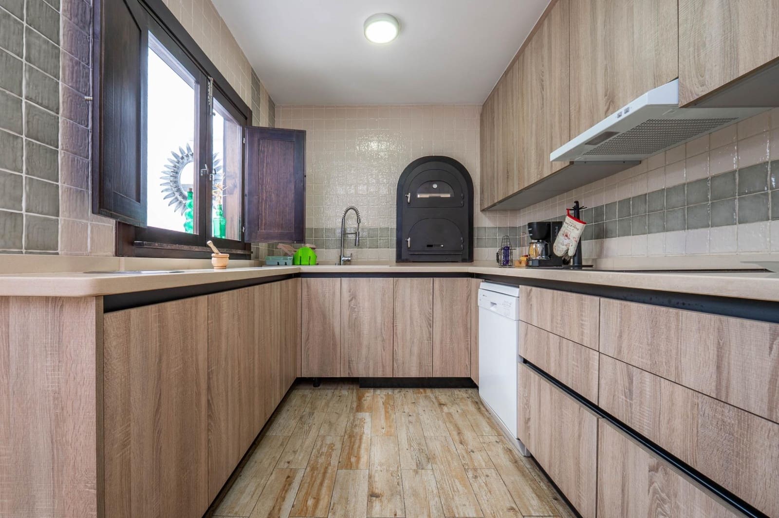 4 bedroom Villa for sale in Padul with garage - € 260,000 (Ref: 9738540)