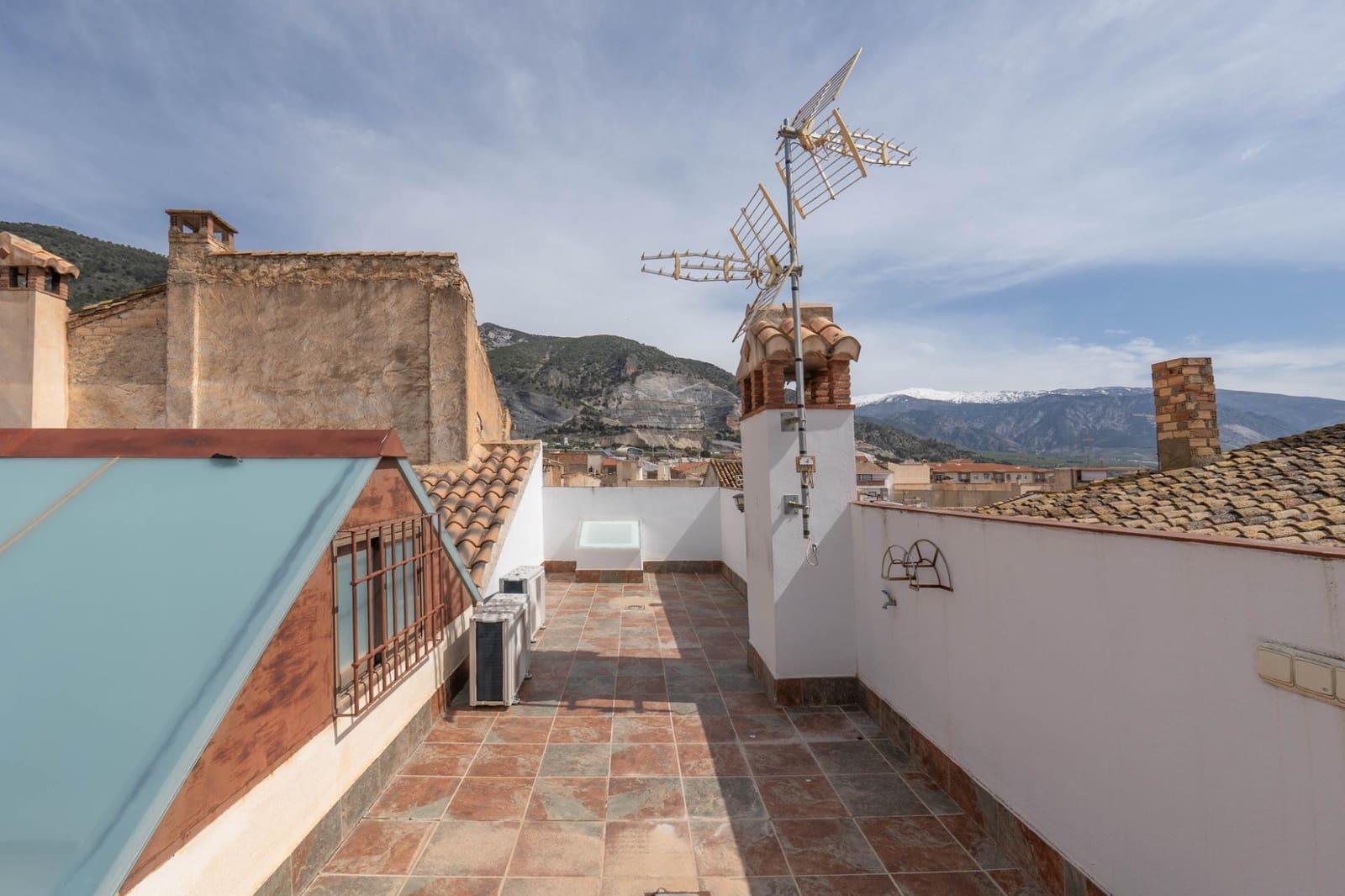 4 bedroom Villa for sale in Padul with garage - € 260,000 (Ref: 9738540)