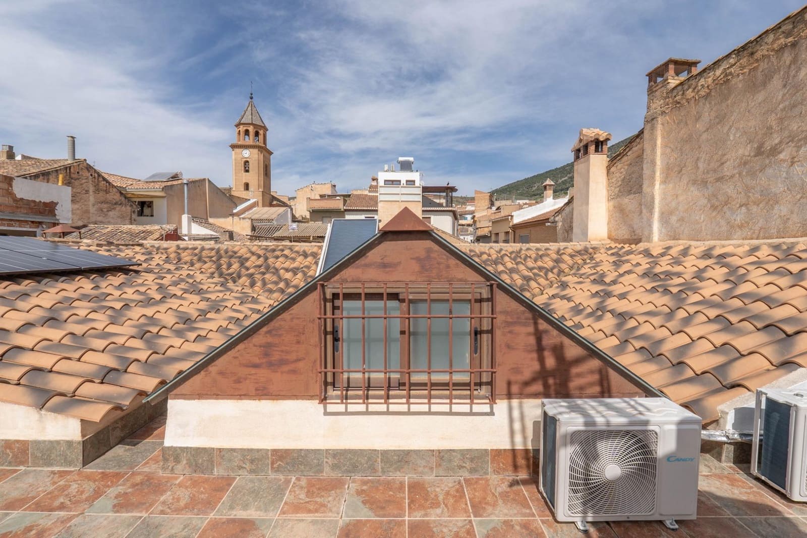 4 bedroom Villa for sale in Padul with garage - € 260,000 (Ref: 9738540)